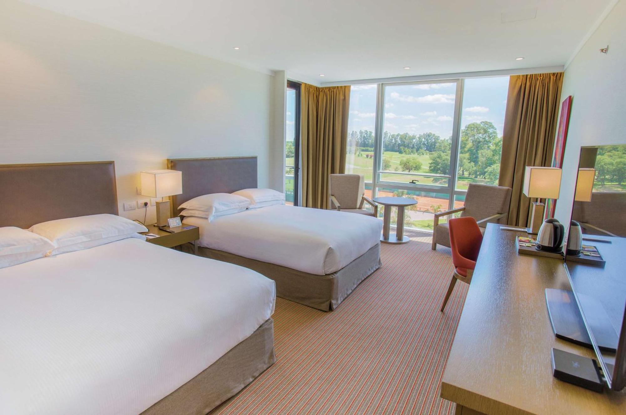 Hilton Pilar Hotel Екстериор снимка