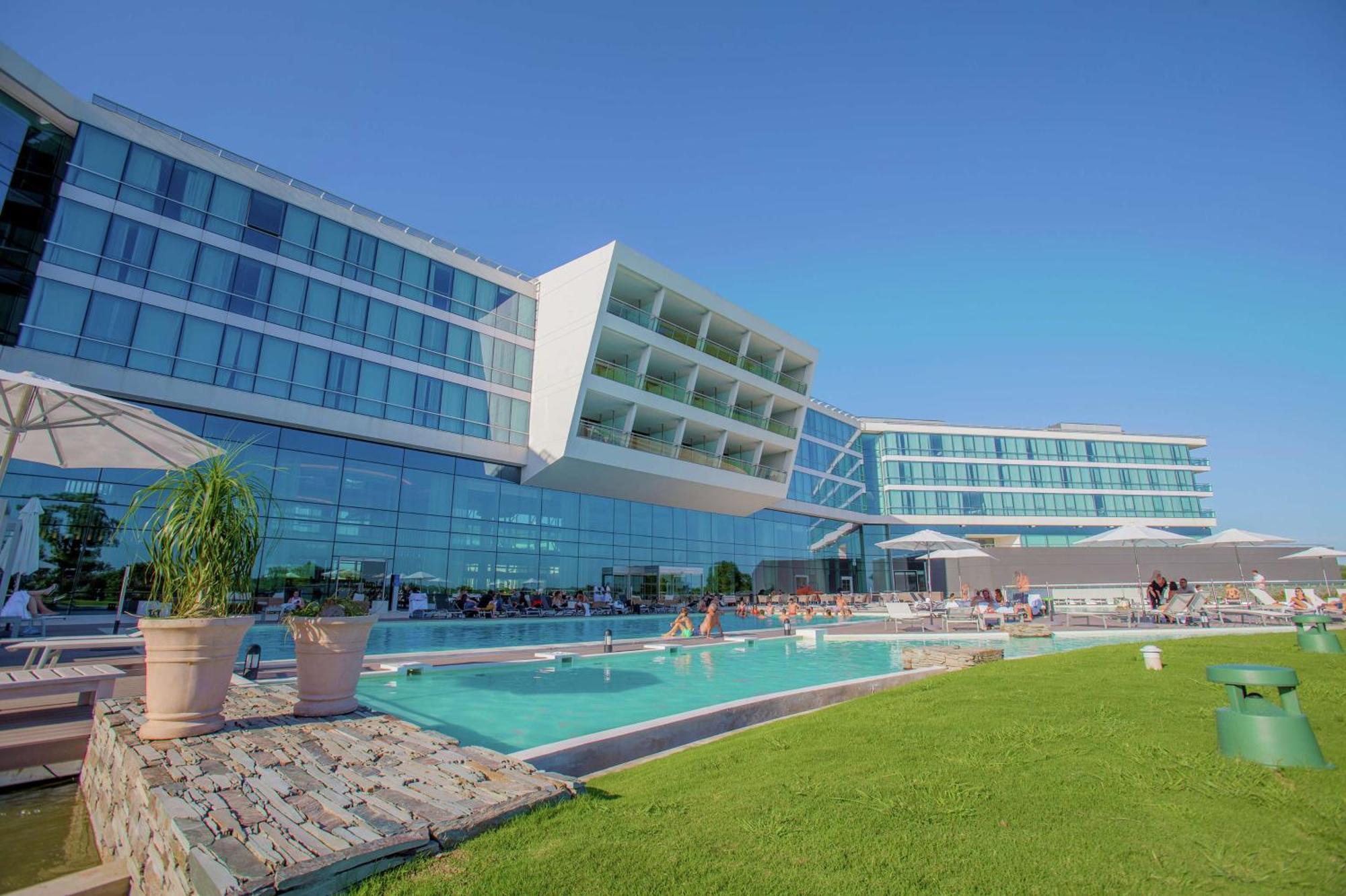 Hilton Pilar Hotel Екстериор снимка